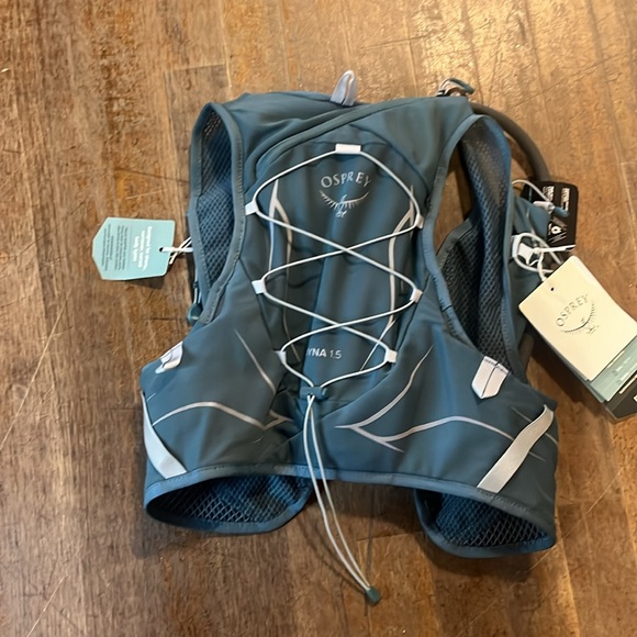 Last Chance! Osprey Dyna 1.5 with reservoir cascade blue Womens small only - Picture 3 of 9